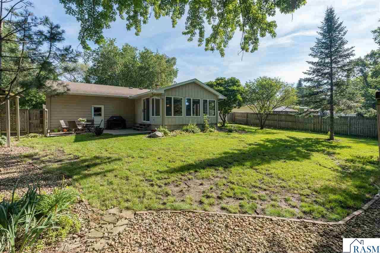 209 Viking Drive, Mankato, MN 56001