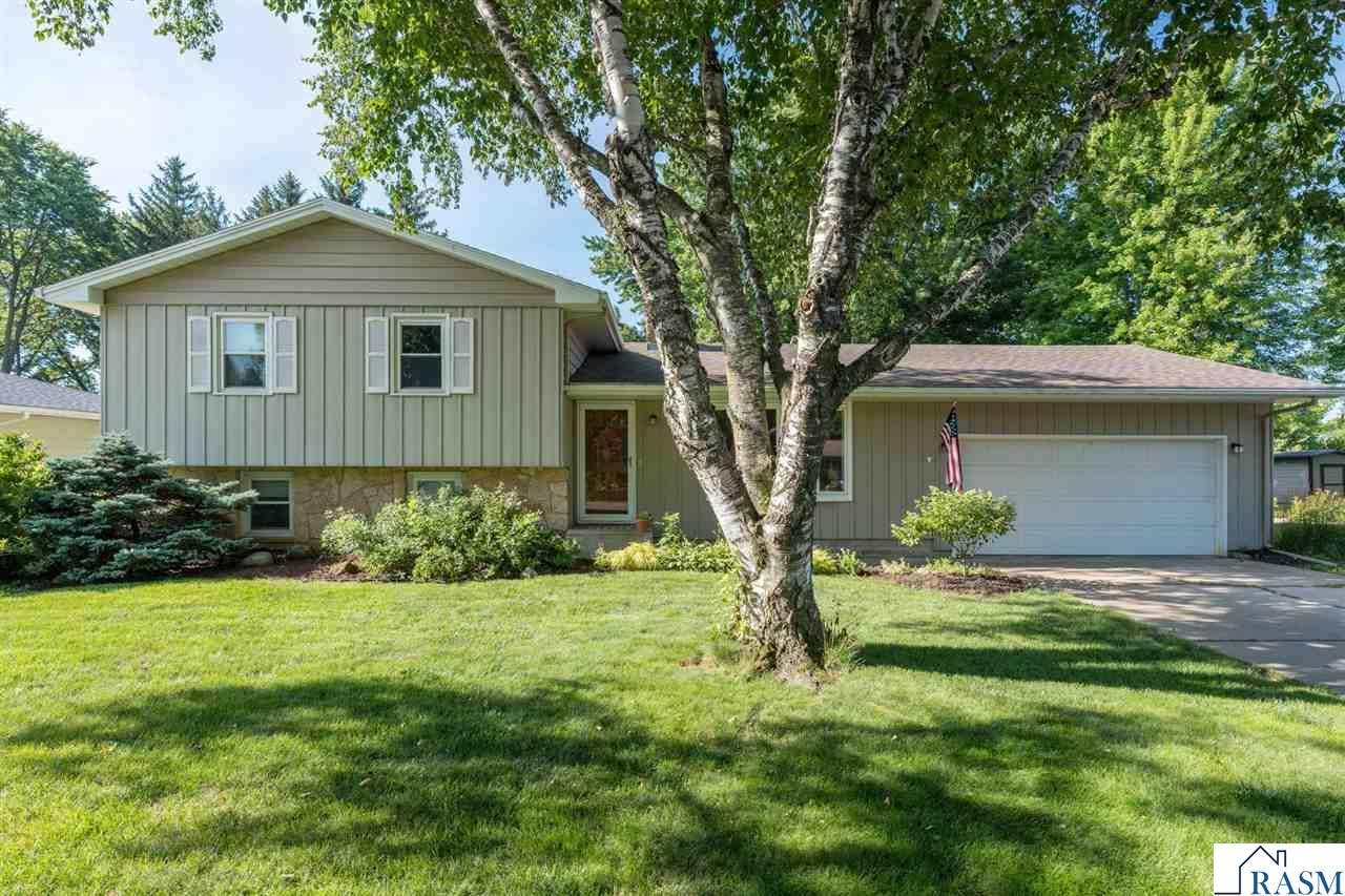209 Viking Drive, Mankato, MN 56001
