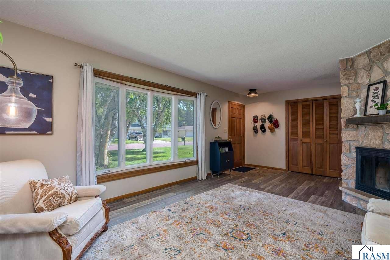 209 Viking Drive, Mankato, MN 56001