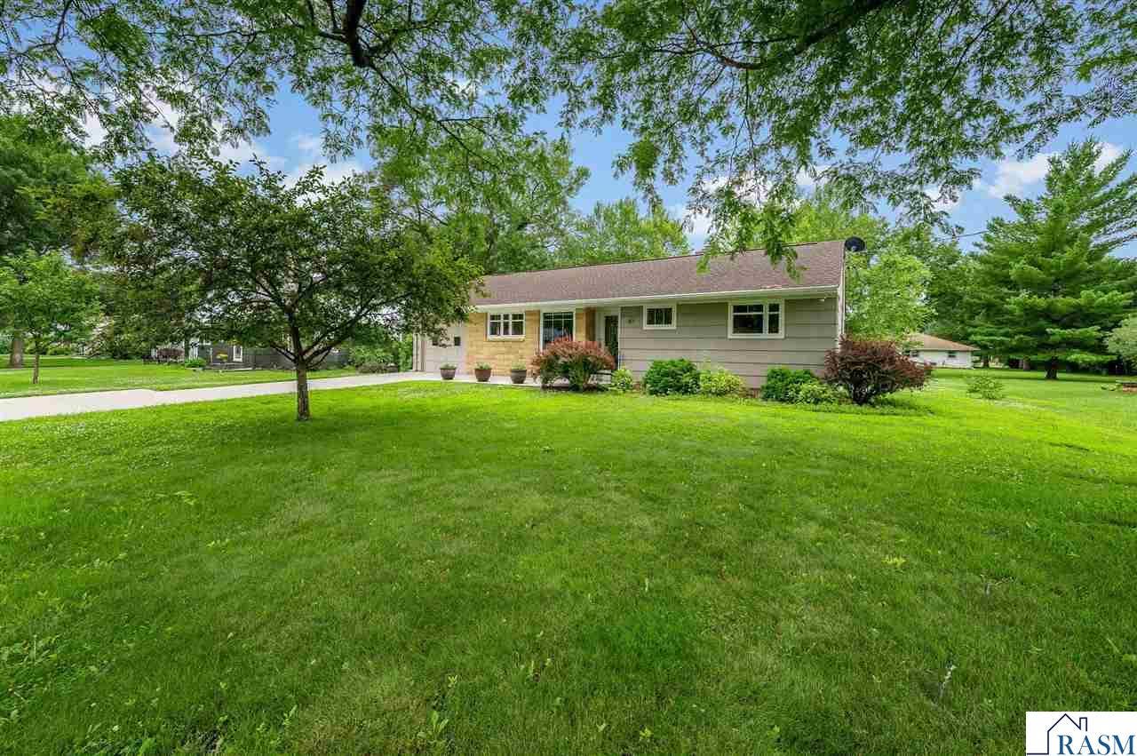 47 Skyline Drive, Mankato, MN 56001