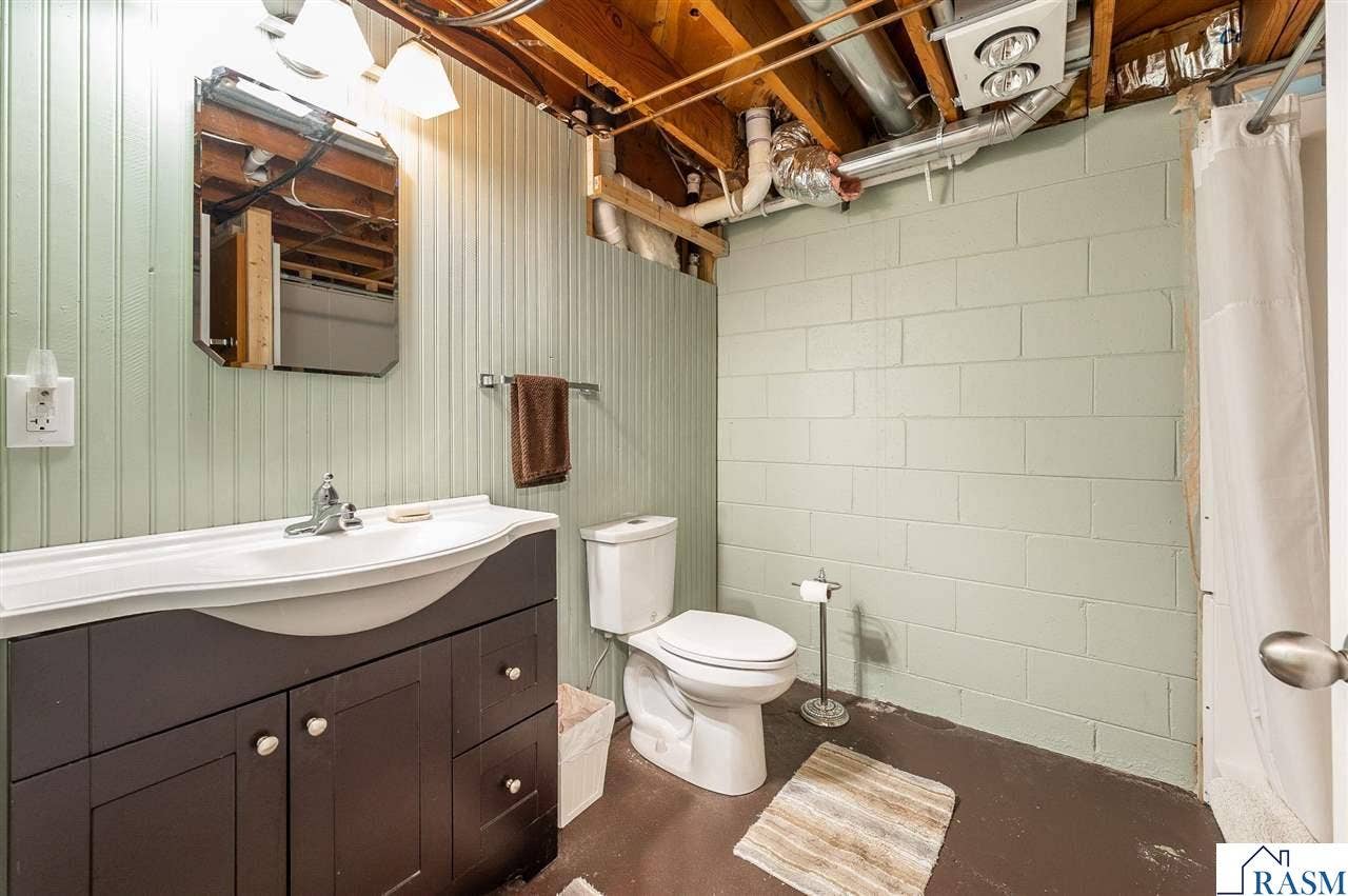 47 Skyline Drive, Mankato, MN 56001