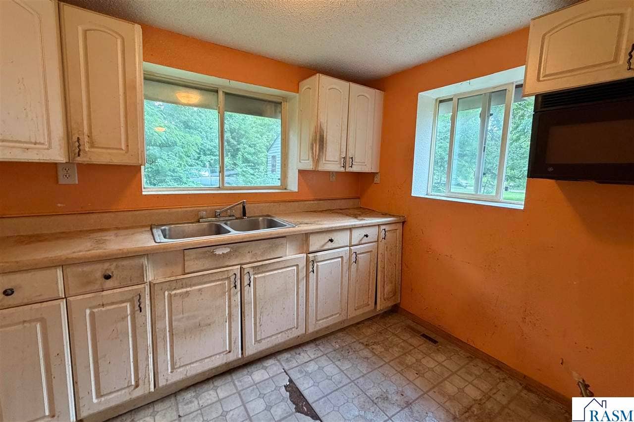 618 W 3rd Street, Mankato, MN 56001