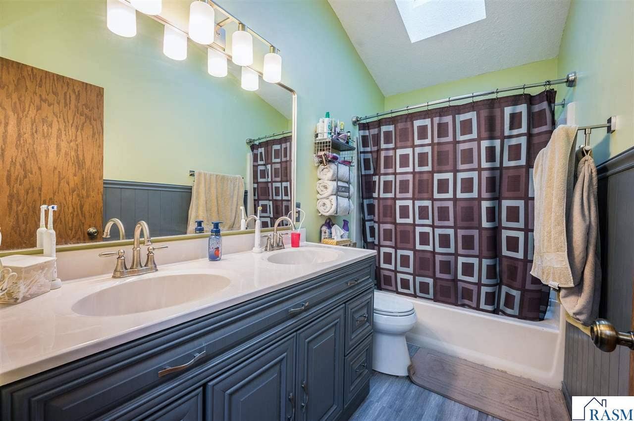 1735 N Orchid Drive, North Mankato, MN 56001
