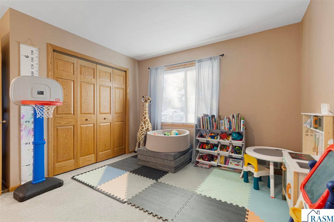 144 Gambrelle Court, Mankato, MN 56001