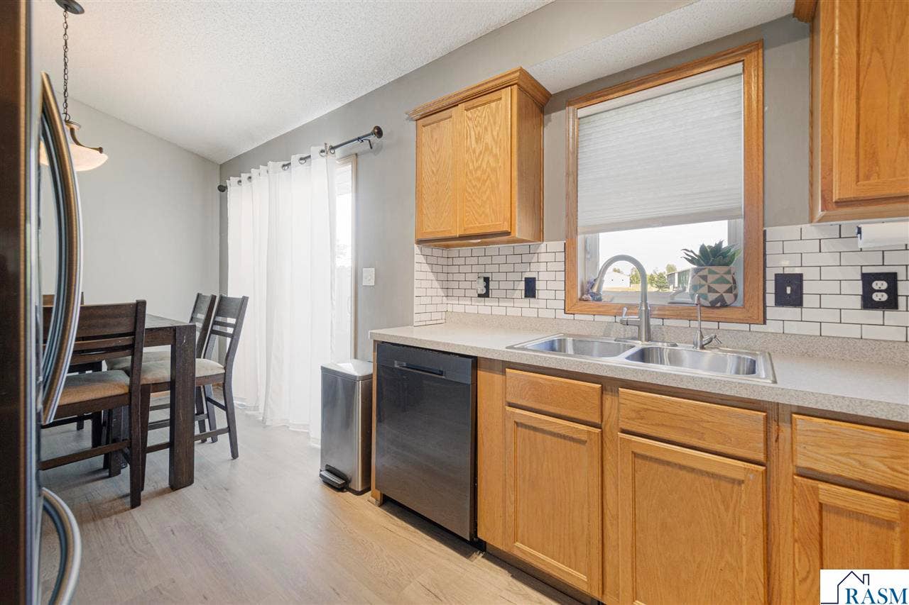 144 Gambrelle Court, Mankato, MN 56001