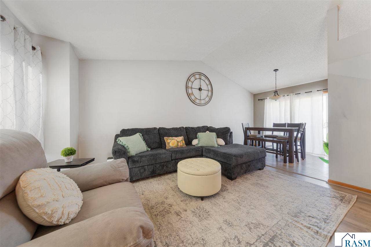 144 Gambrelle Court, Mankato, MN 56001