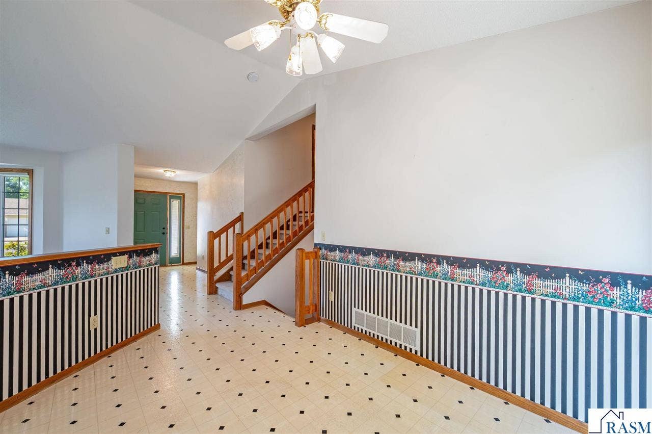 19 La Mar Court, North Mankato, MN 56003