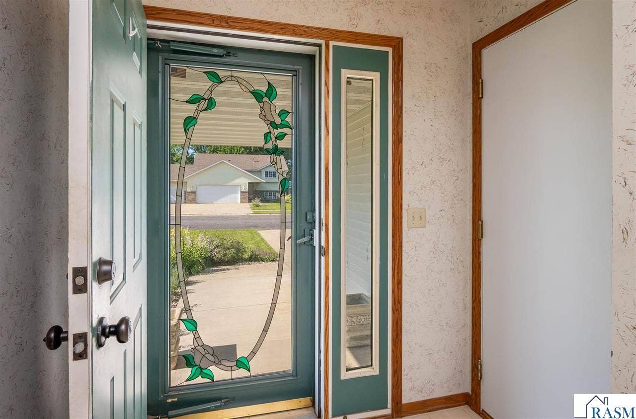 19 La Mar Court, North Mankato, MN 56003