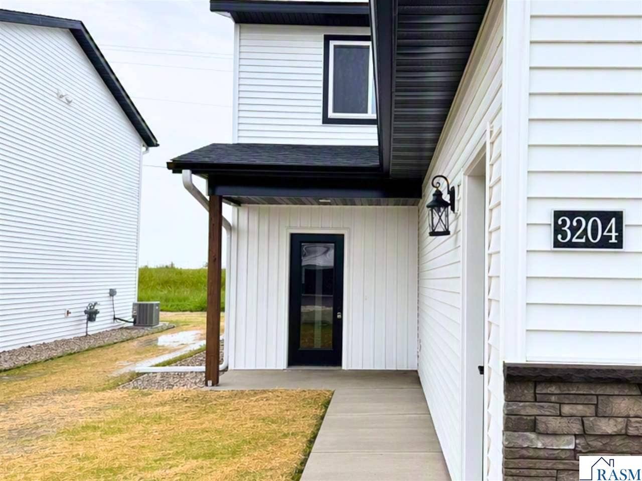 3204 Scotch Lane, Mankato, MN 56001
