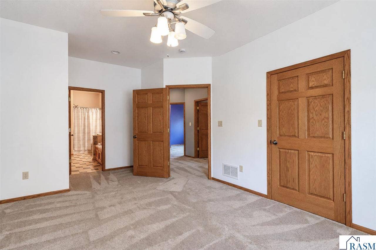 109 Cougar Drive, Mankato, MN 56001