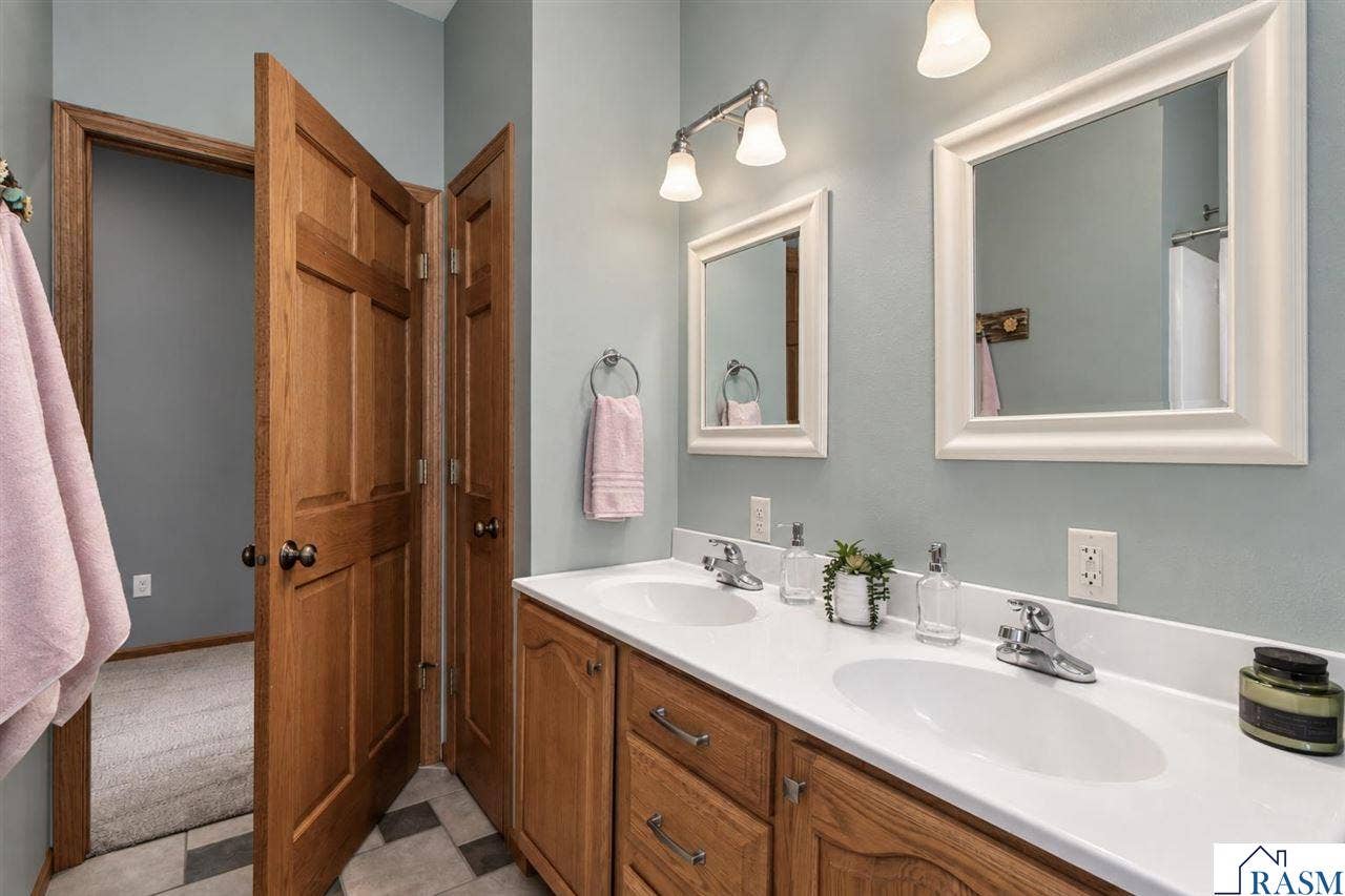 109 Cougar Drive, Mankato, MN 56001