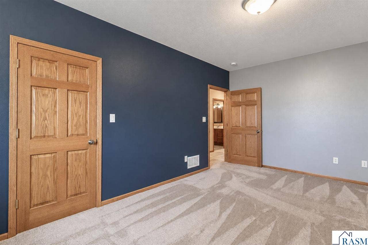 109 Cougar Drive, Mankato, MN 56001
