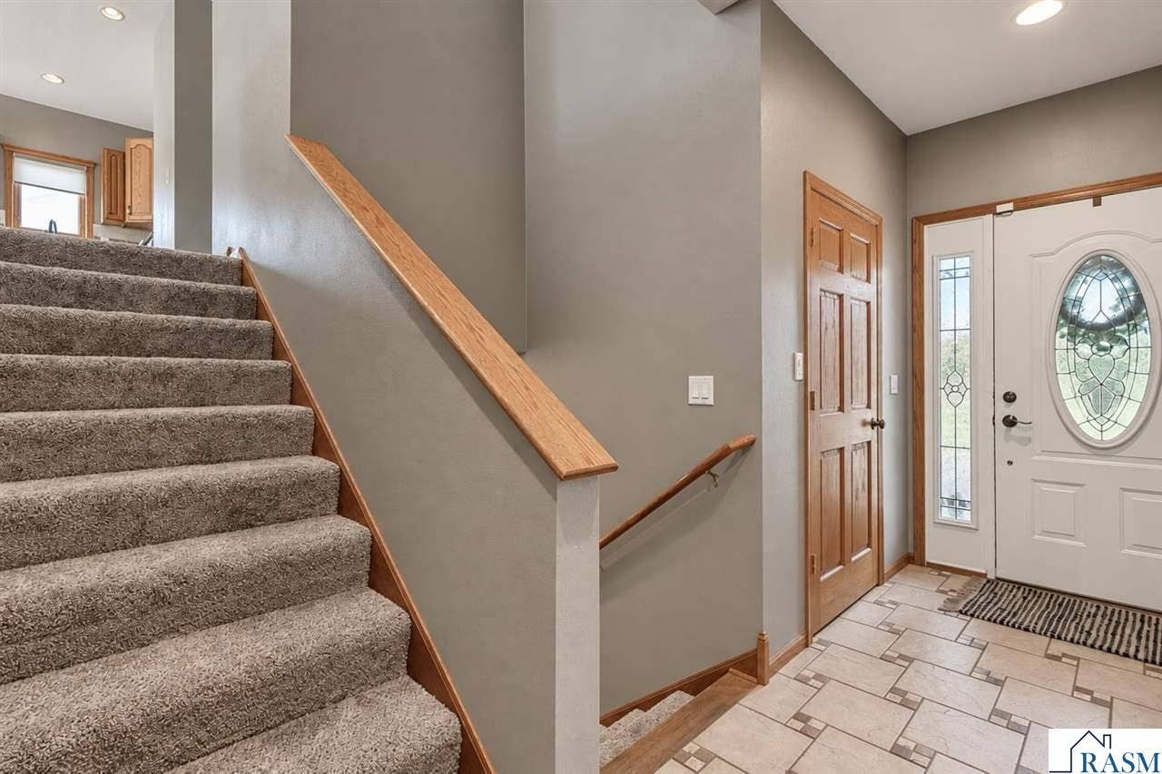 109 Cougar Drive, Mankato, MN 56001