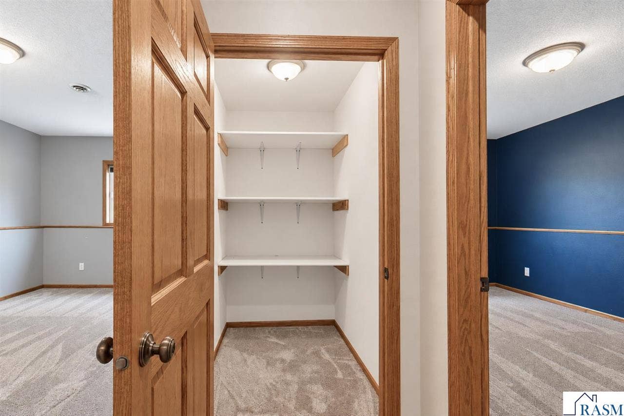 109 Cougar Drive, Mankato, MN 56001