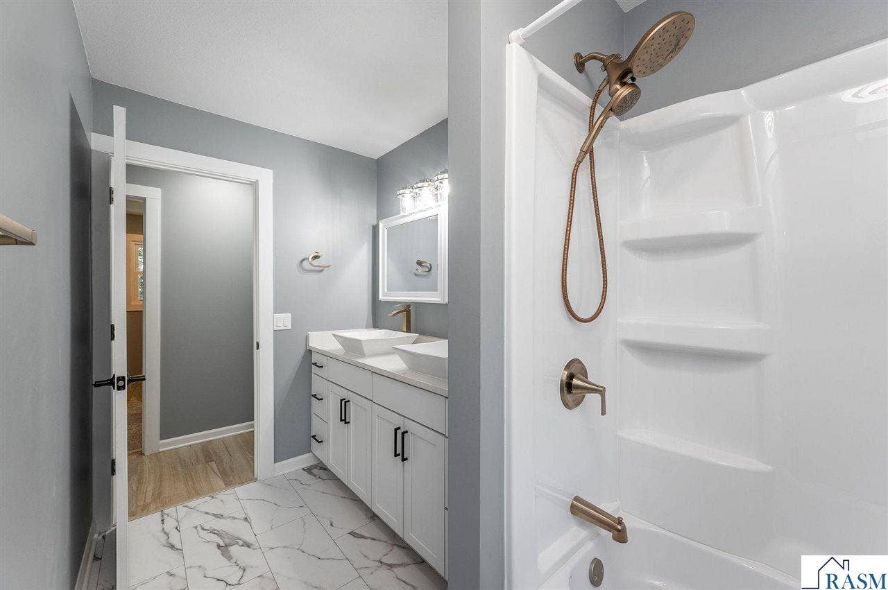 300 Viking Drive, Mankato, MN 56001