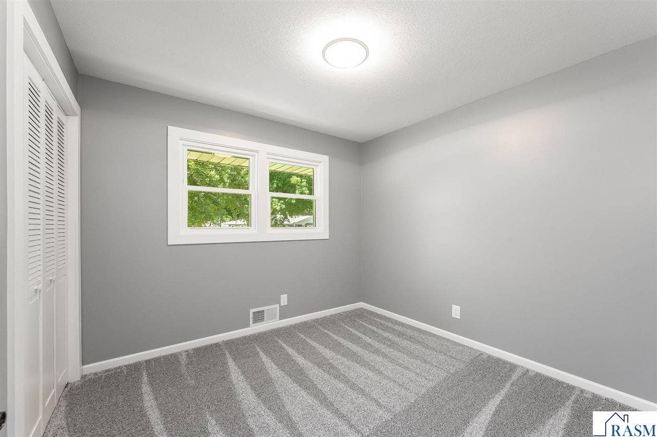 300 Viking Drive, Mankato, MN 56001