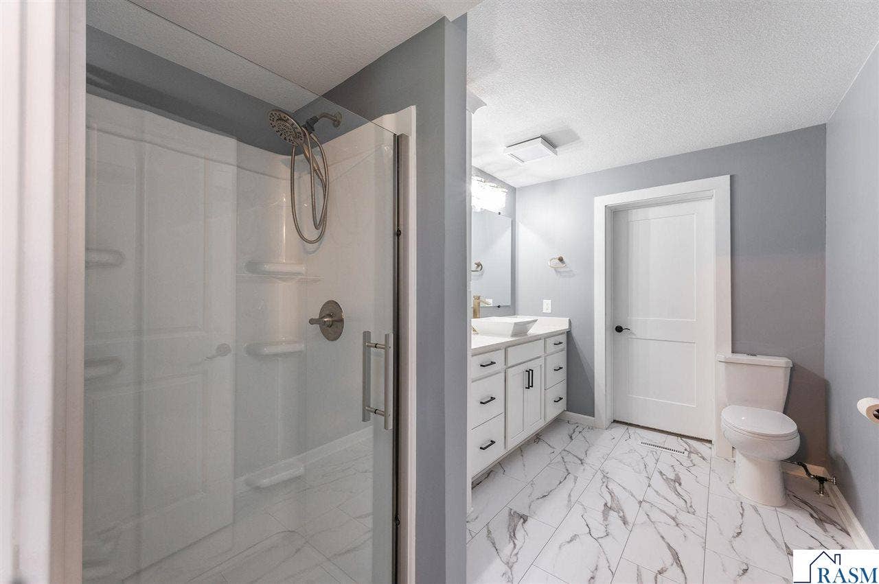 300 Viking Drive, Mankato, MN 56001