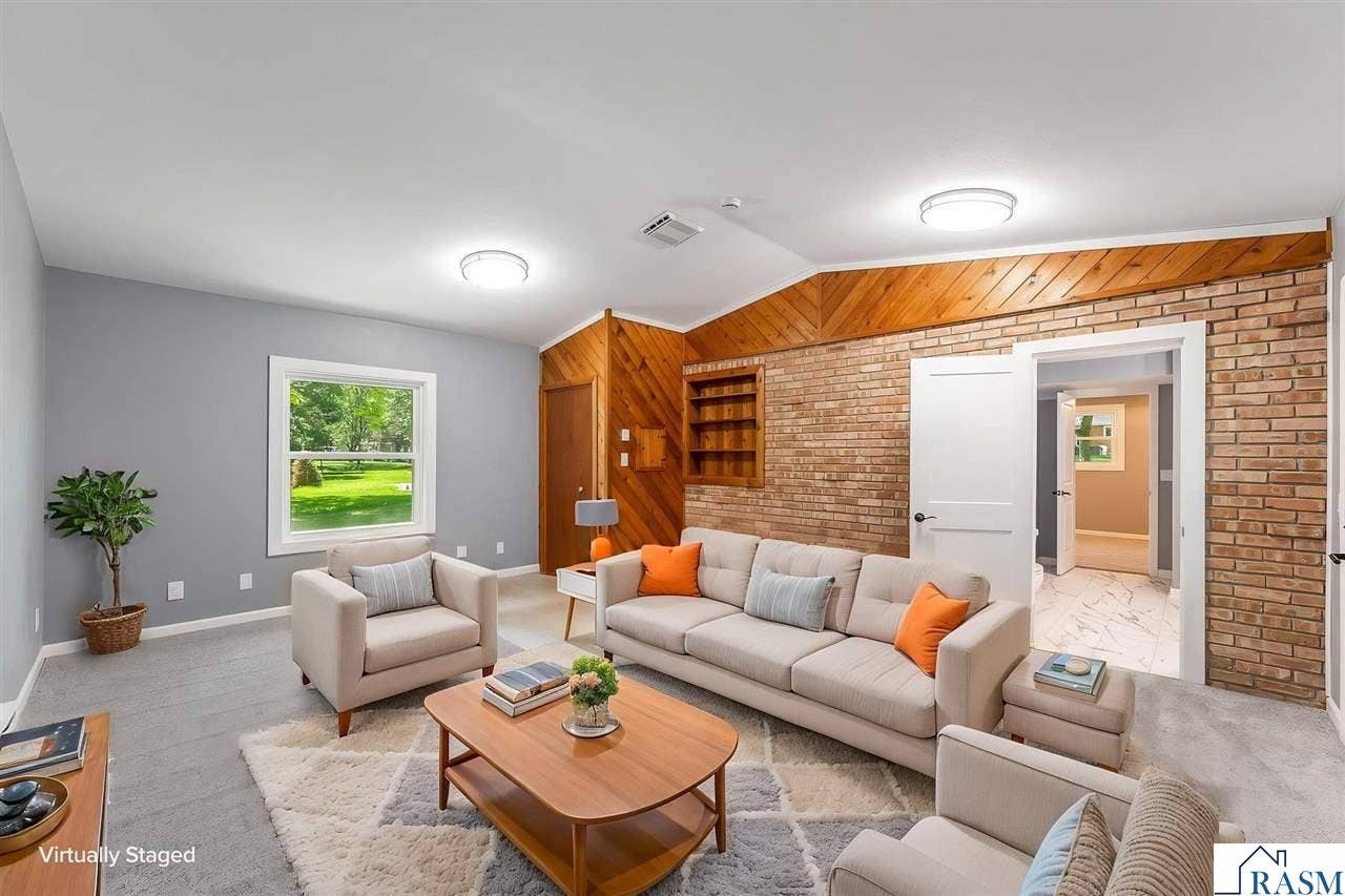 300 Viking Drive, Mankato, MN 56001