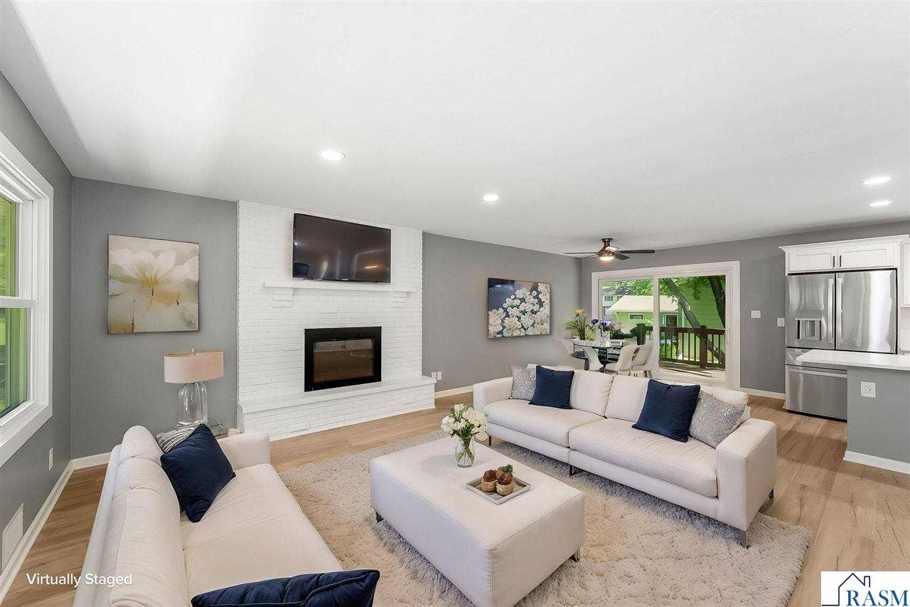 300 Viking Drive, Mankato, MN 56001