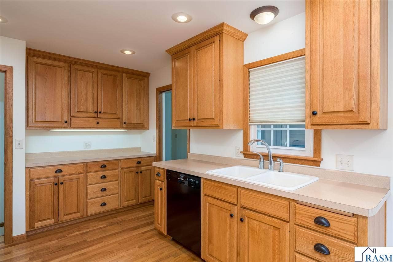 214 Clover Lane, Mankato, MN 56001