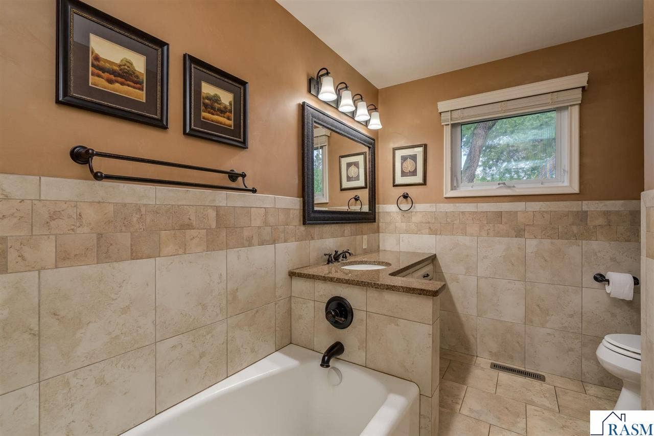 214 Clover Lane, Mankato, MN 56001