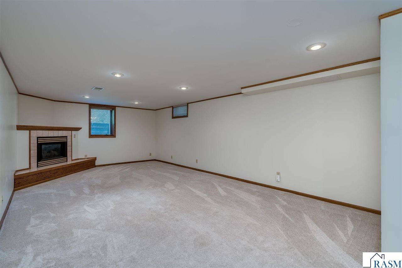 214 Clover Lane, Mankato, MN 56001