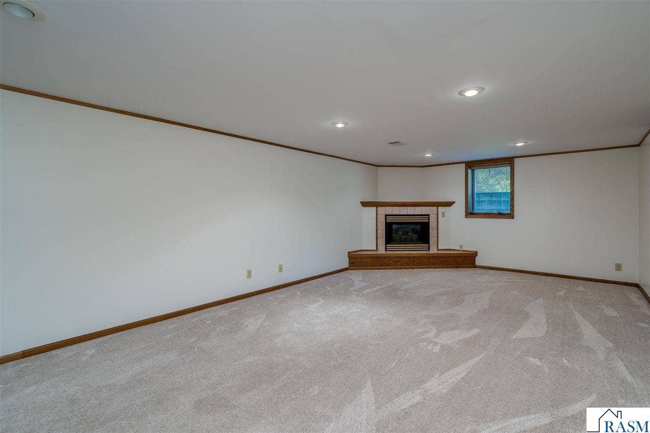 214 Clover Lane, Mankato, MN 56001