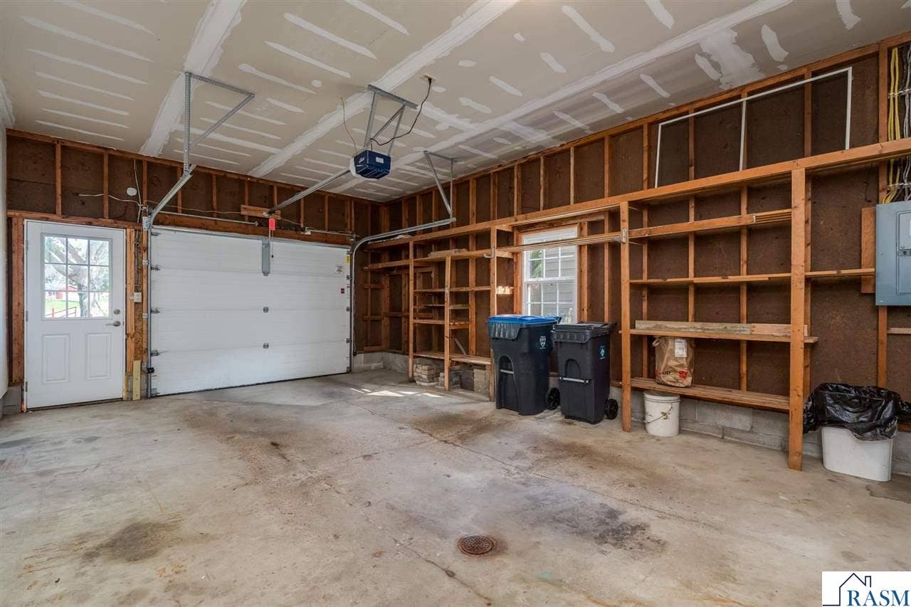 214 Clover Lane, Mankato, MN 56001