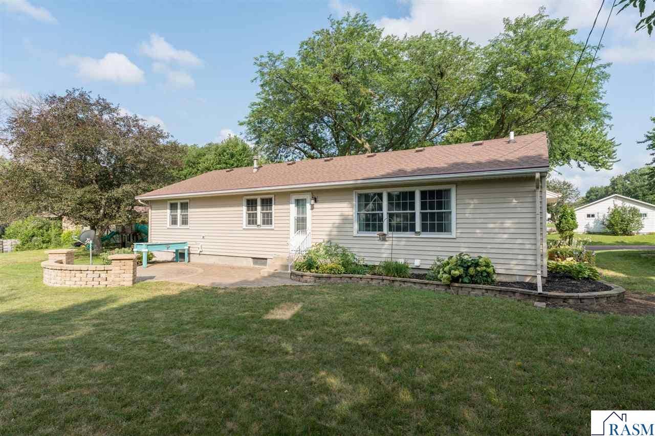 214 Clover Lane, Mankato, MN 56001