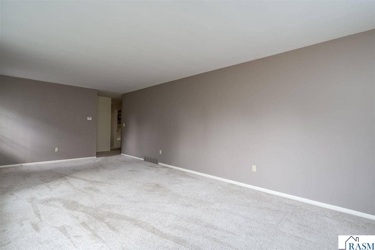 214 Clover Lane, Mankato, MN 56001