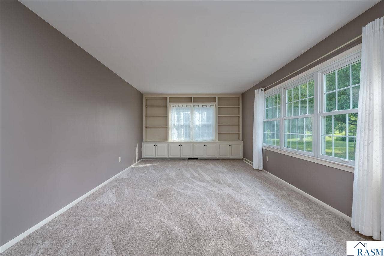 214 Clover Lane, Mankato, MN 56001