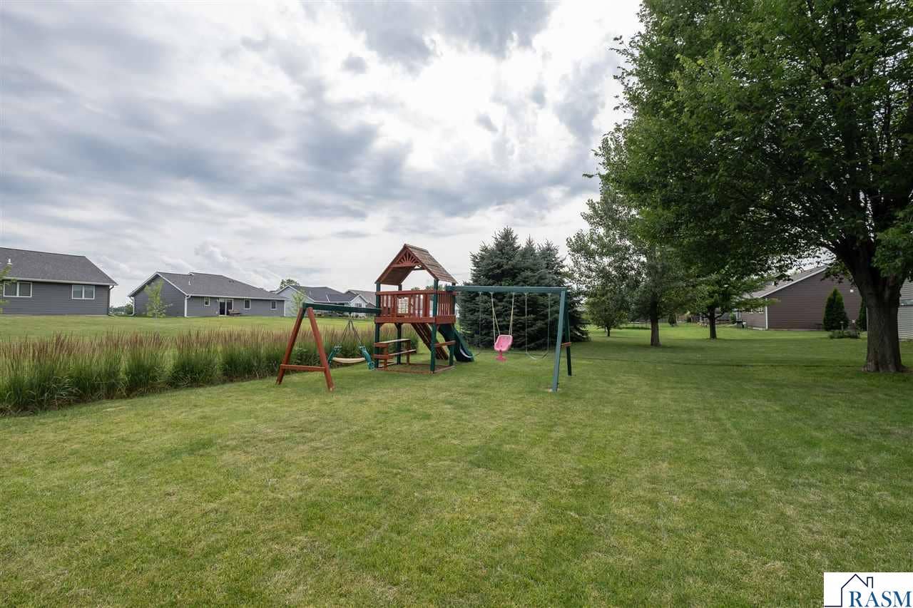 240 Grovebrook Circle, Mankato, MN 56001