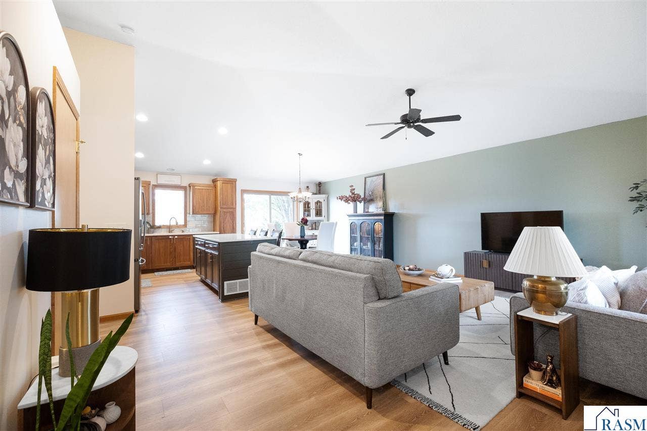240 Grovebrook Circle, Mankato, MN 56001