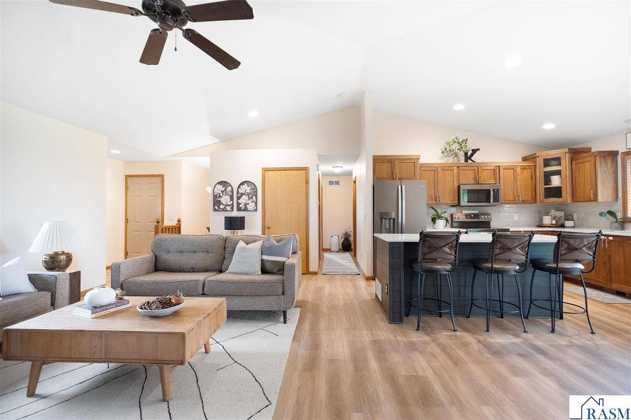 240 Grovebrook Circle, Mankato, MN 56001