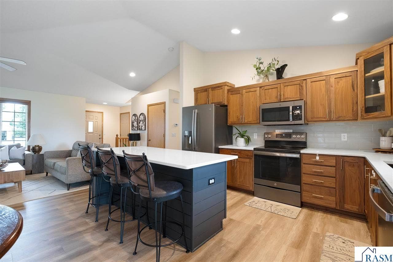 240 Grovebrook Circle, Mankato, MN 56001
