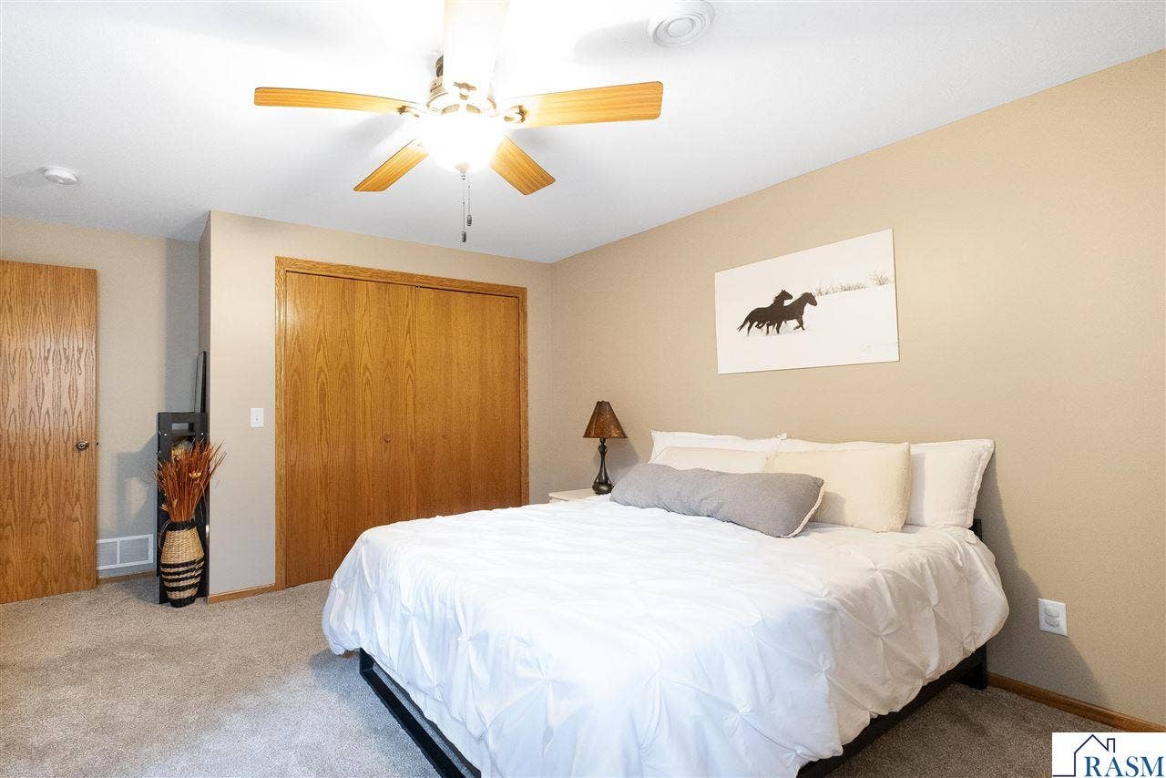 240 Grovebrook Circle, Mankato, MN 56001