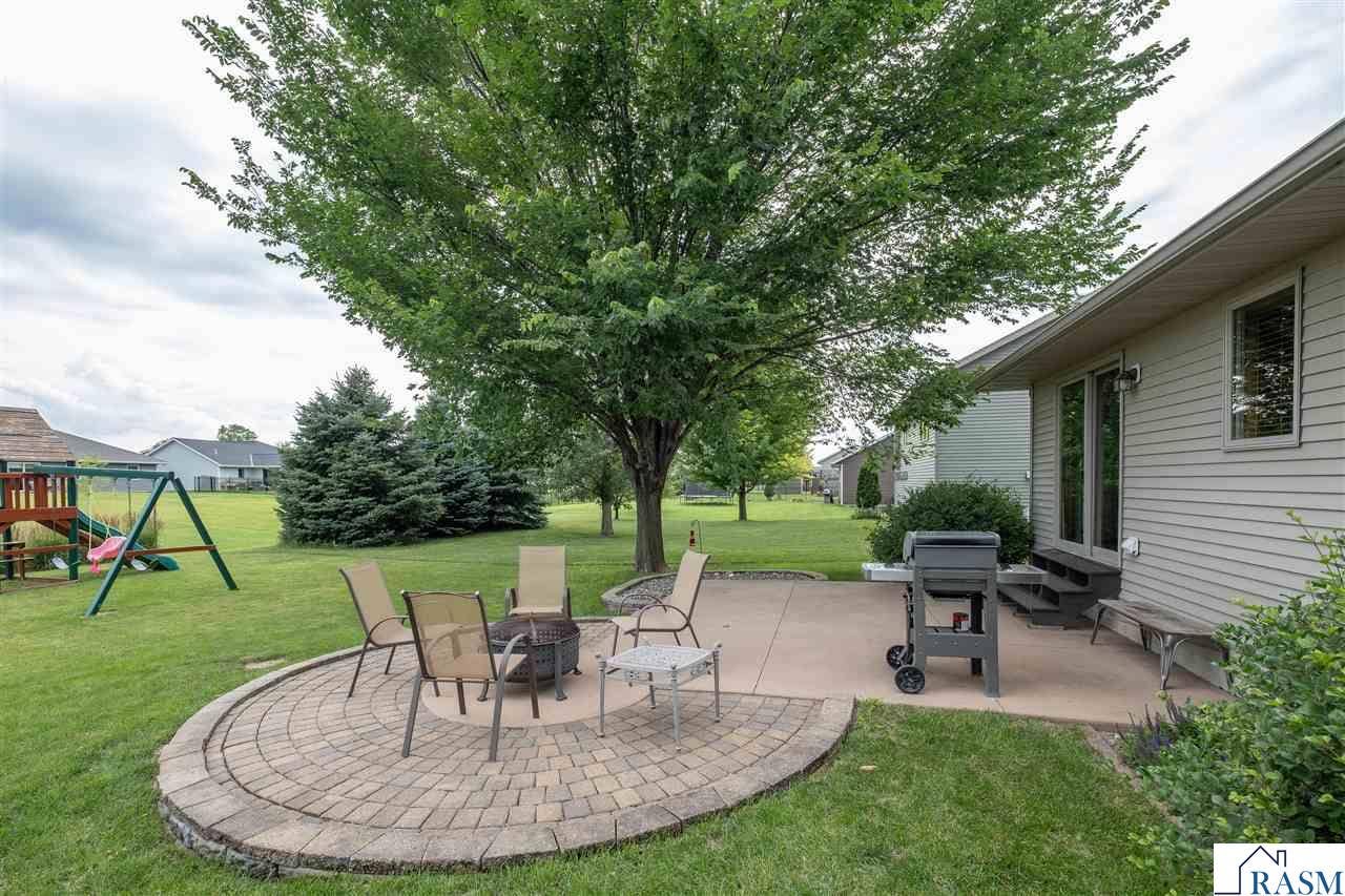240 Grovebrook Circle, Mankato, MN 56001