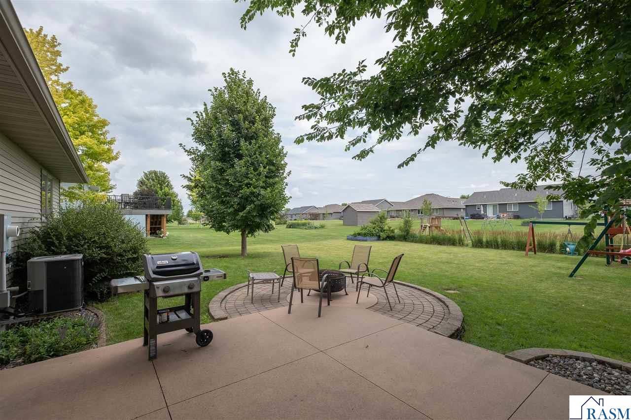 240 Grovebrook Circle, Mankato, MN 56001