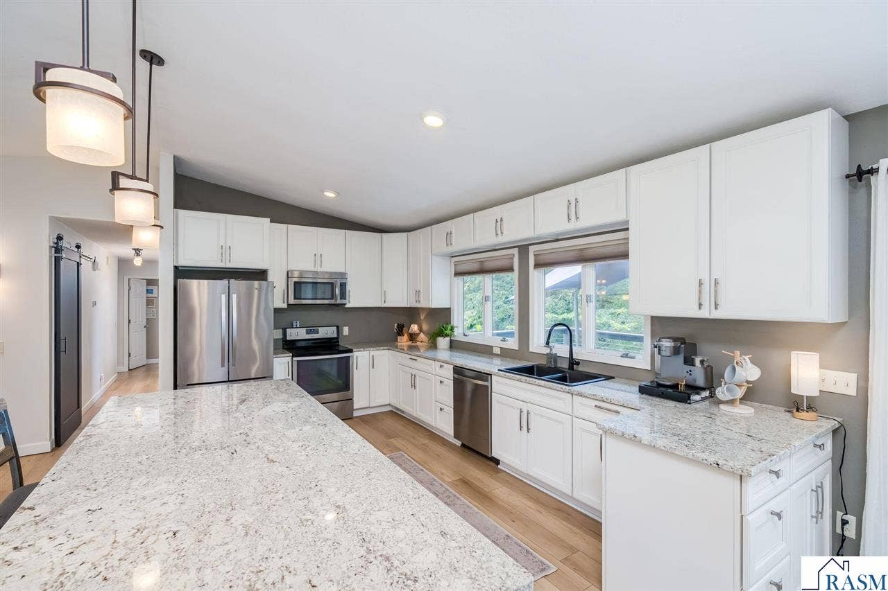 40 North Hill Court, Mankato, MN 56001