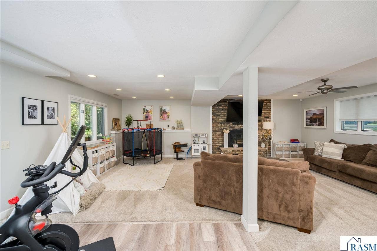 40 North Hill Court, Mankato, MN 56001