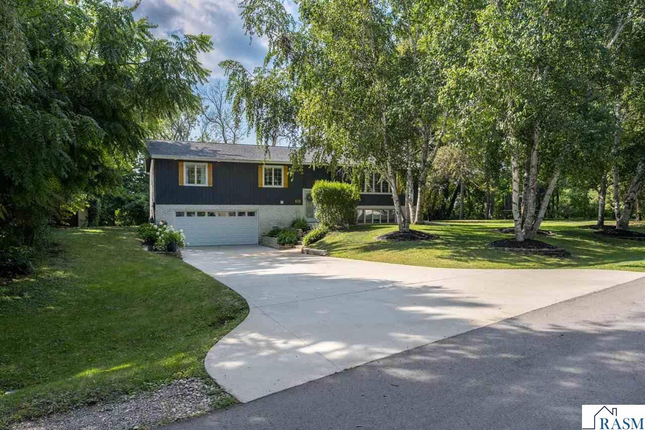 40 North Hill Court, Mankato, MN 56001