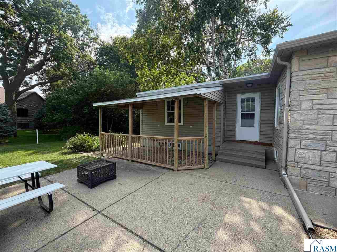 1219 E Main Street, Mankato, MN 56001