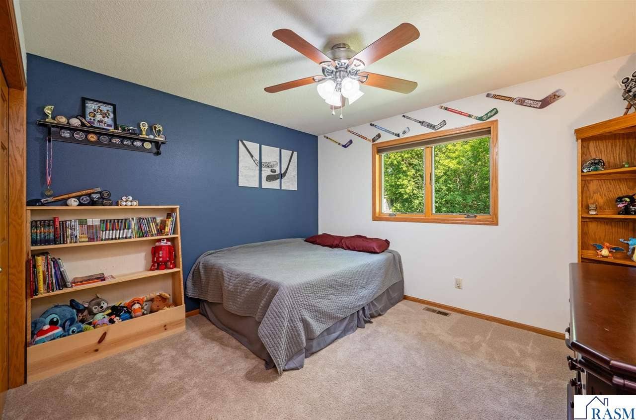 105 Hidden Oaks Circle, Mankato, MN 56001