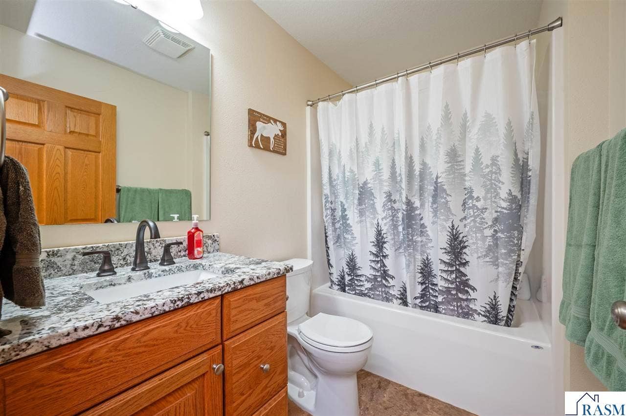 105 Hidden Oaks Circle, Mankato, MN 56001