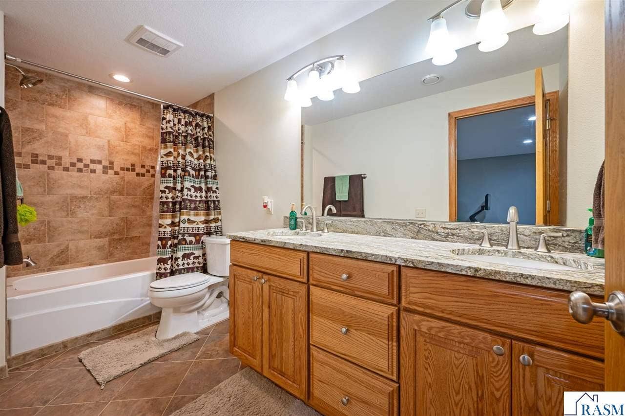 105 Hidden Oaks Circle, Mankato, MN 56001