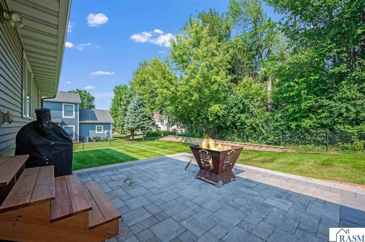 105 Hidden Oaks Circle, Mankato, MN 56001