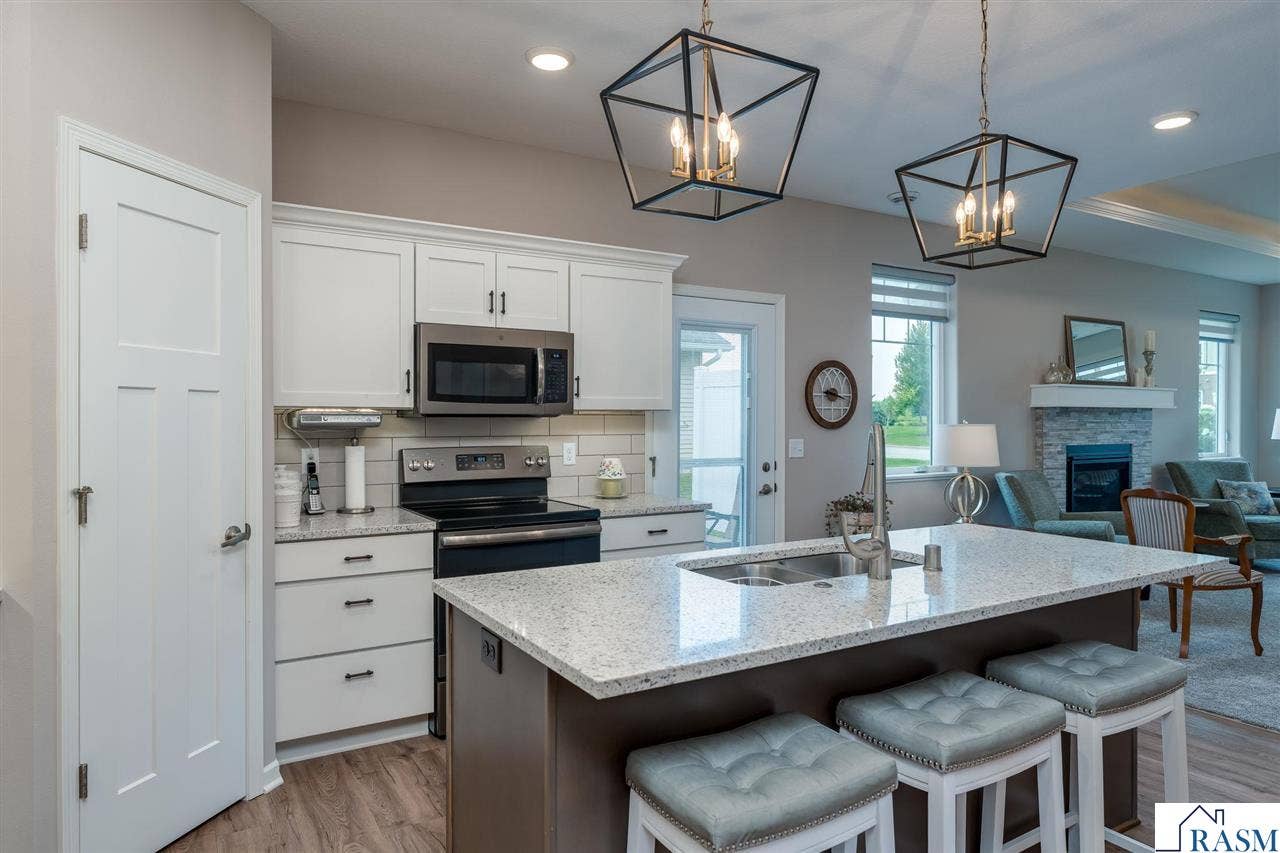 3118 Prairie Rose Drive, Mankato, MN 56001