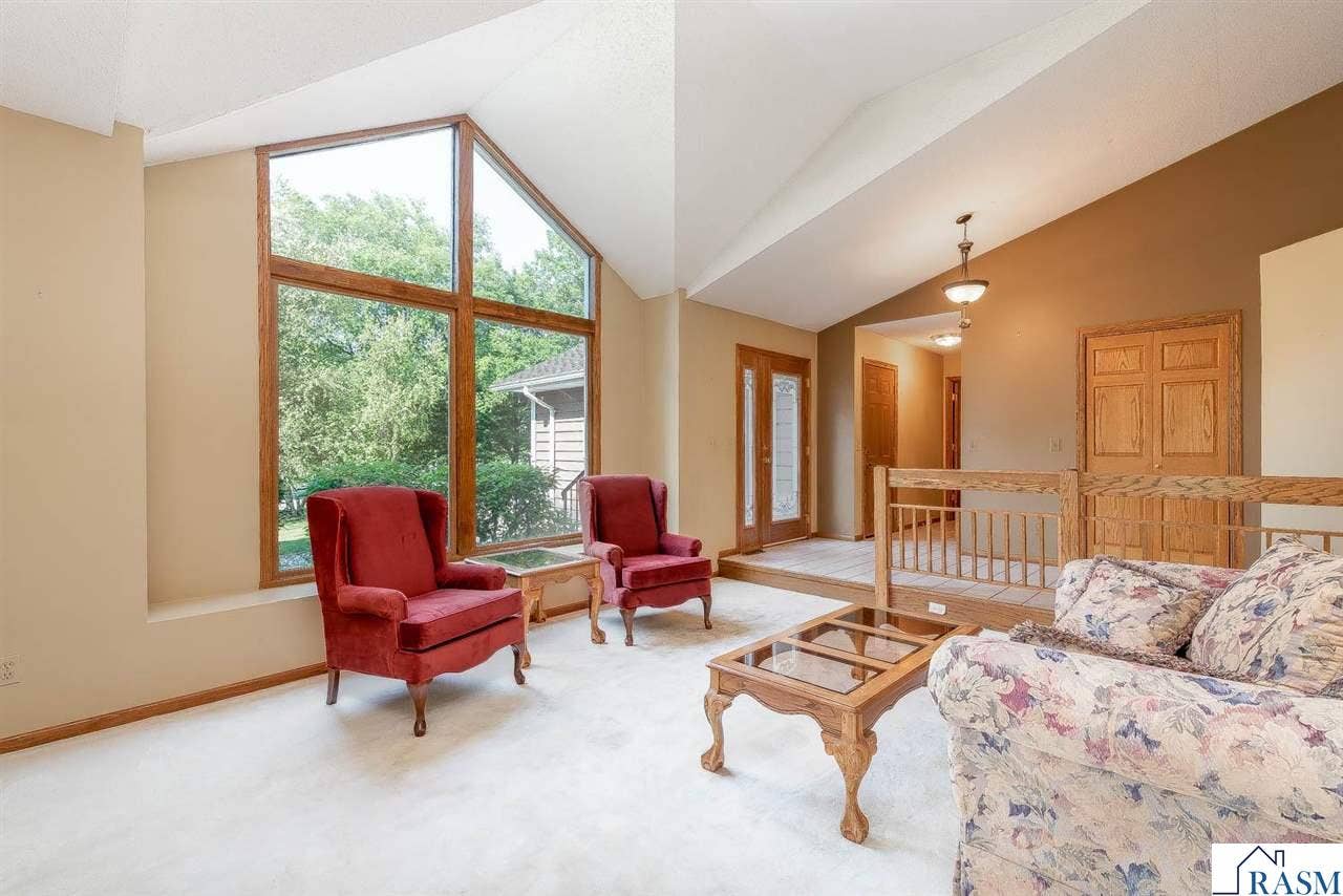 200 Greenwood Drive, Mankato, MN 56001