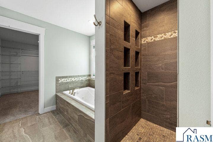 317 Oak Marsh Drive, Mankato, MN 56001
