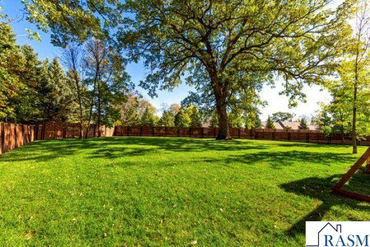 317 Oak Marsh Drive, Mankato, MN 56001